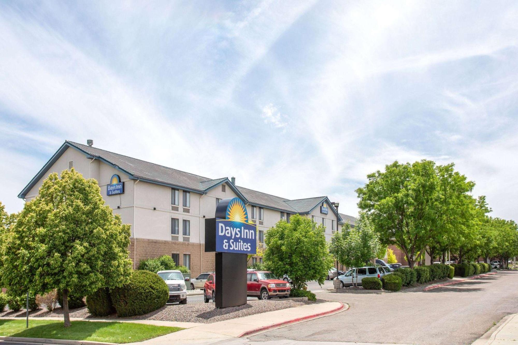Days & By Wyndham International Airport Denver