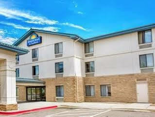 Hotel Days & By Wyndham International Airport DEN