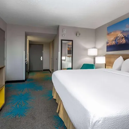 Days Inn & Suites By Wyndham Denver International Airport Extérieur photo