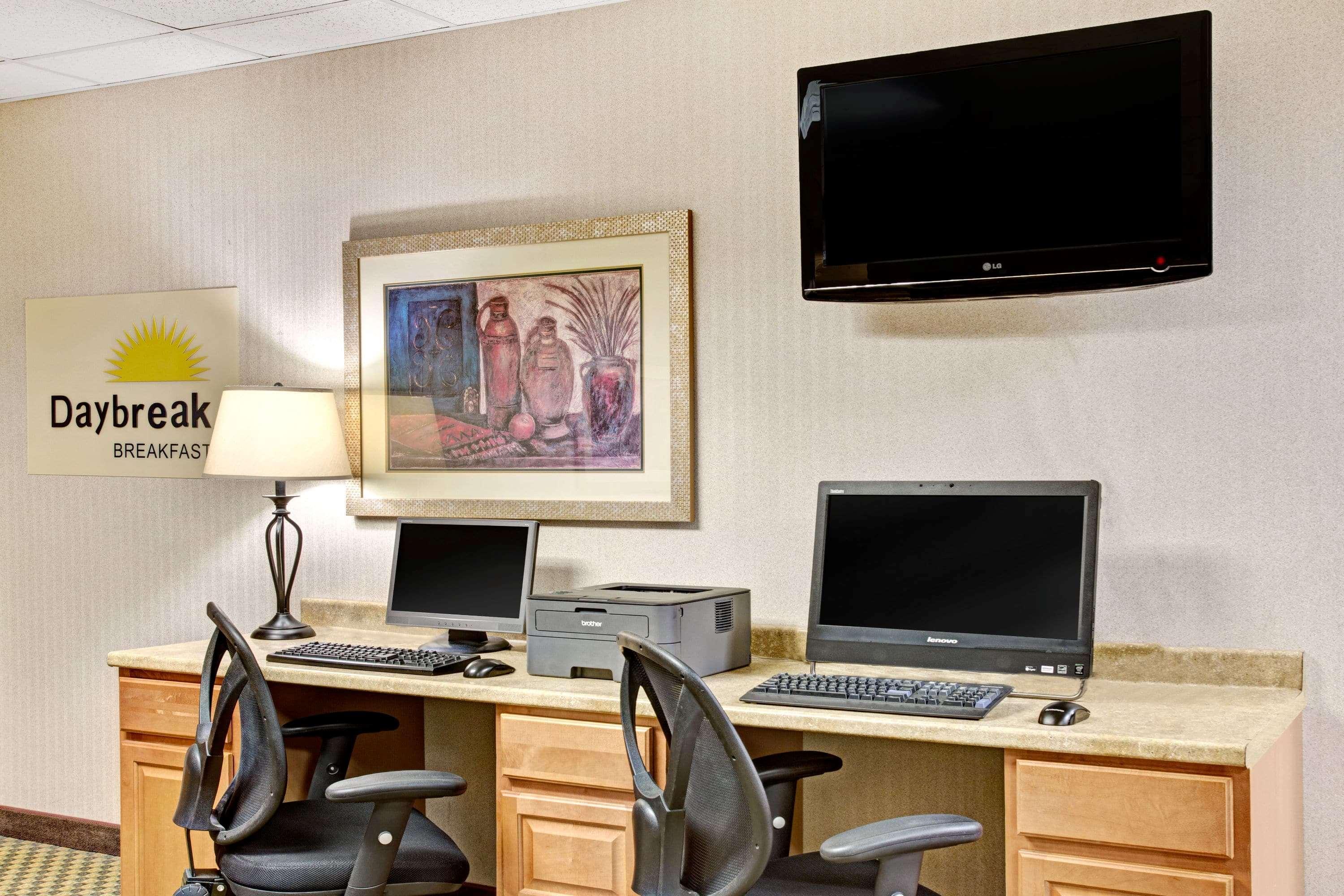 Days & By Wyndham International Airport Hotel Denver