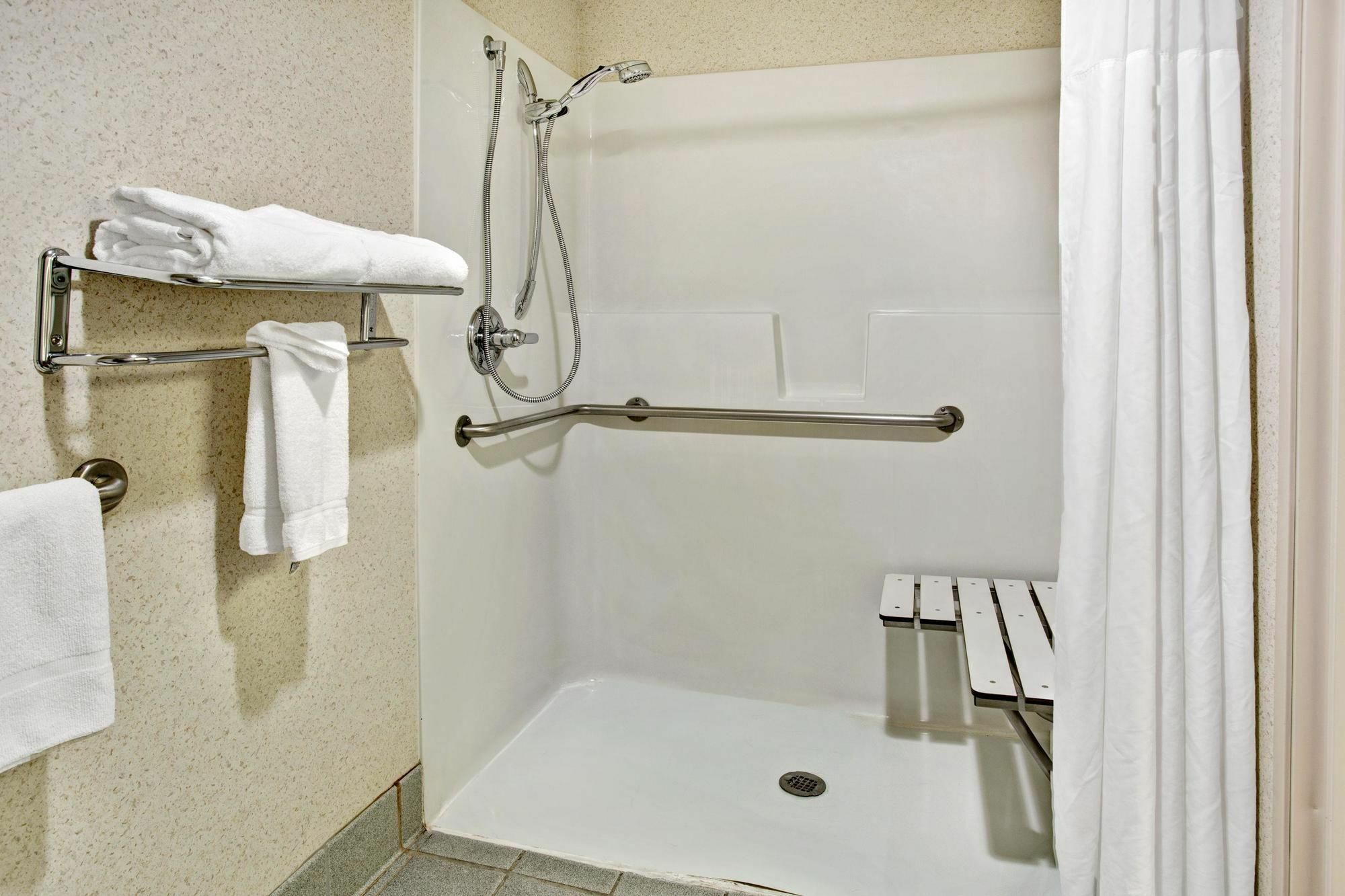 Hotel Days & By Wyndham International Airport