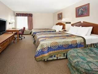 Days & By Wyndham International Airport Hotel