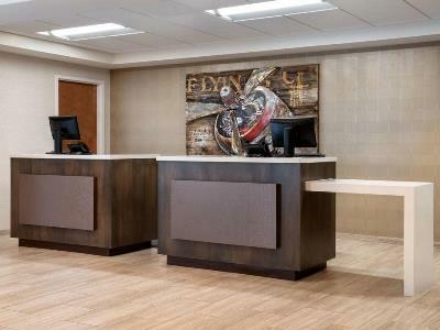 Days & By Wyndham International Airport 3*