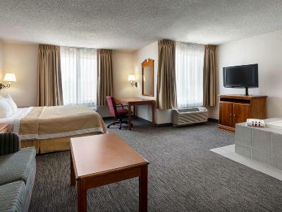 Days & By Wyndham International Airport Denver